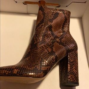 Aldo Snakeskin booties Size 8.5 NWT